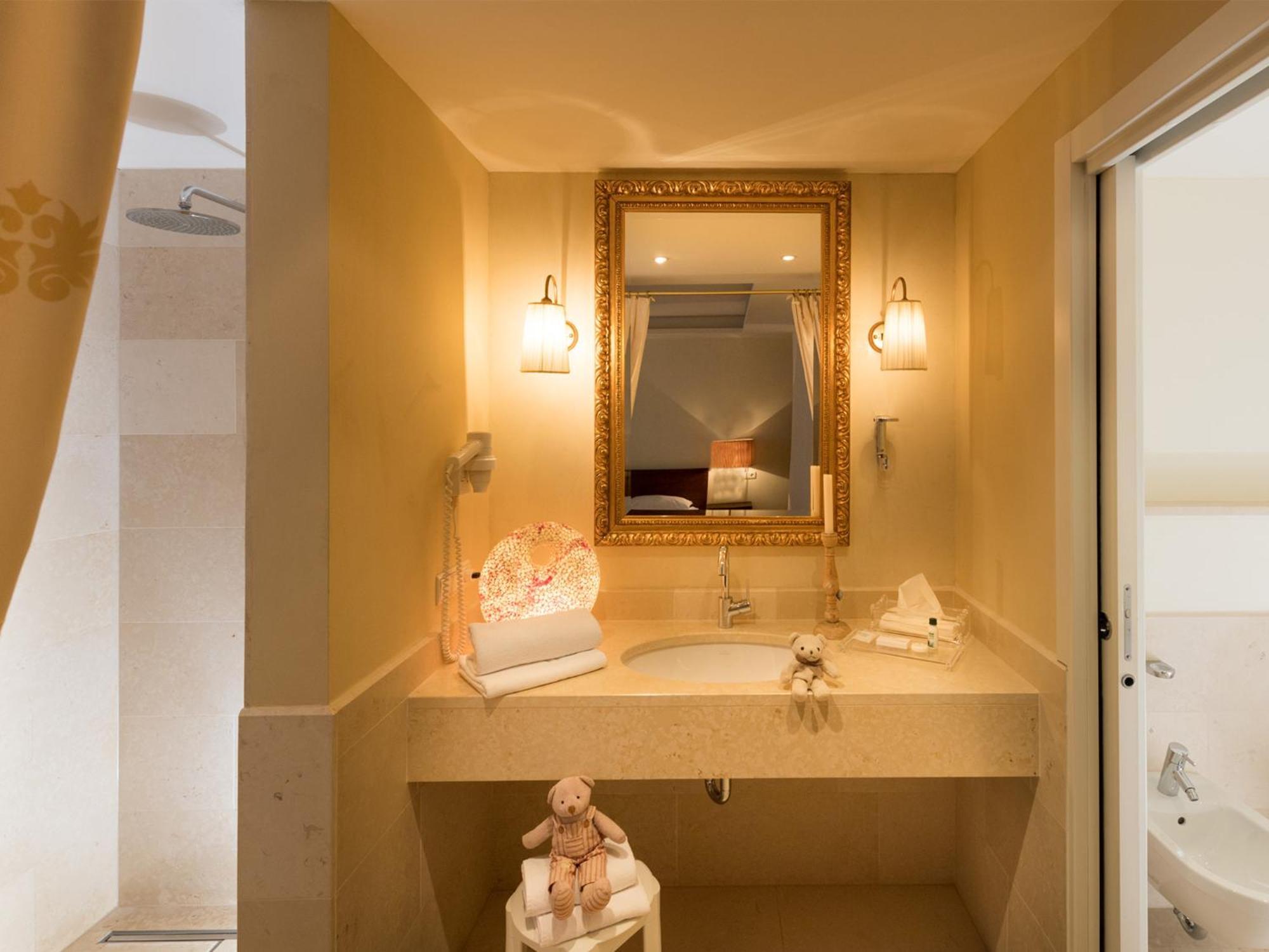 Hotel Fameli Olang Oda fotoğraf