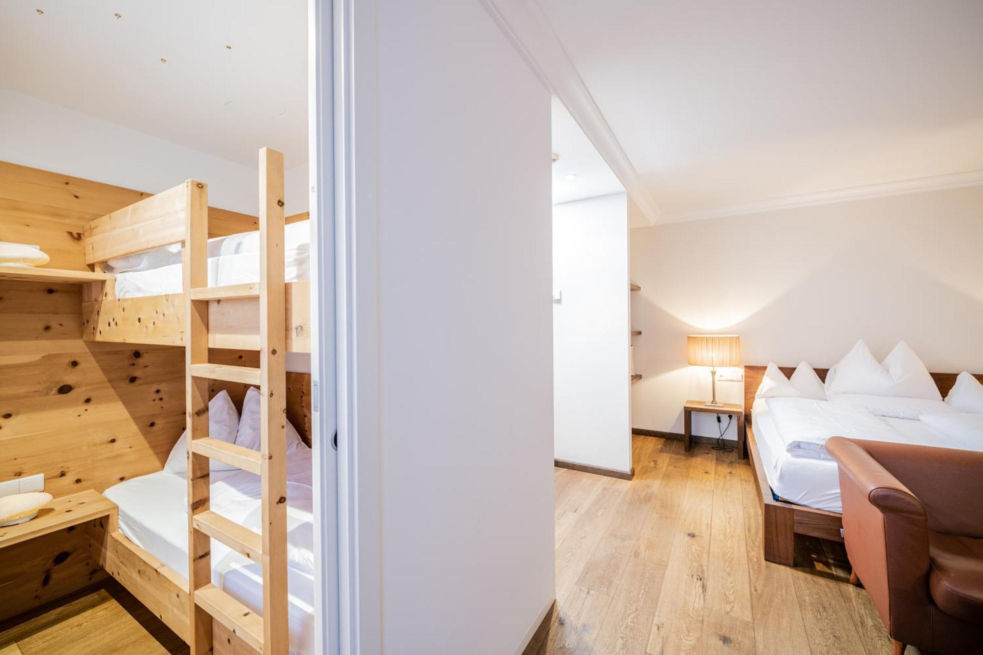 Hotel Fameli Olang Oda fotoğraf