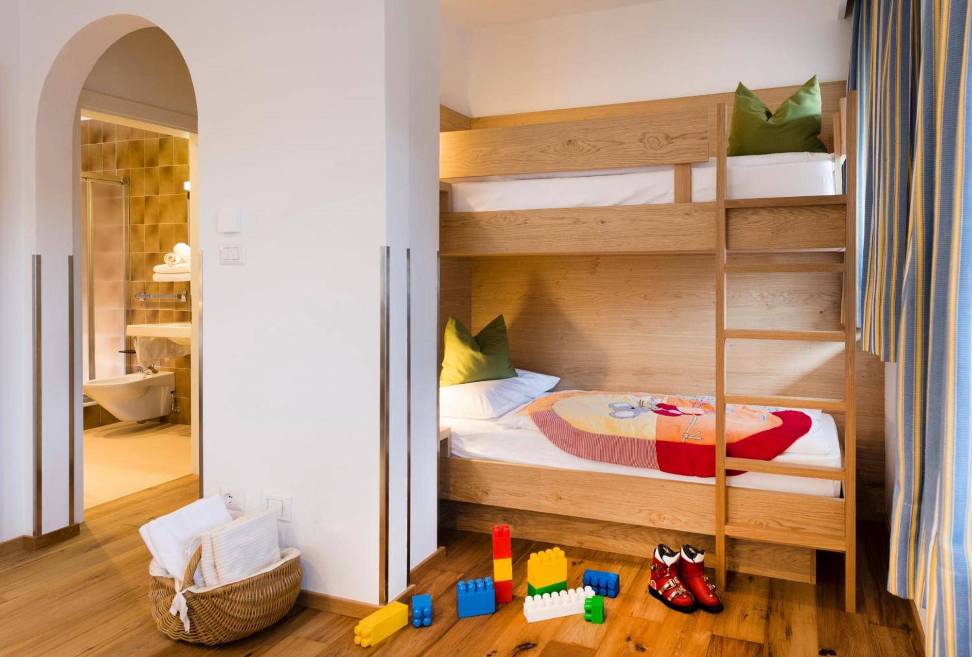 Hotel Fameli Olang Oda fotoğraf