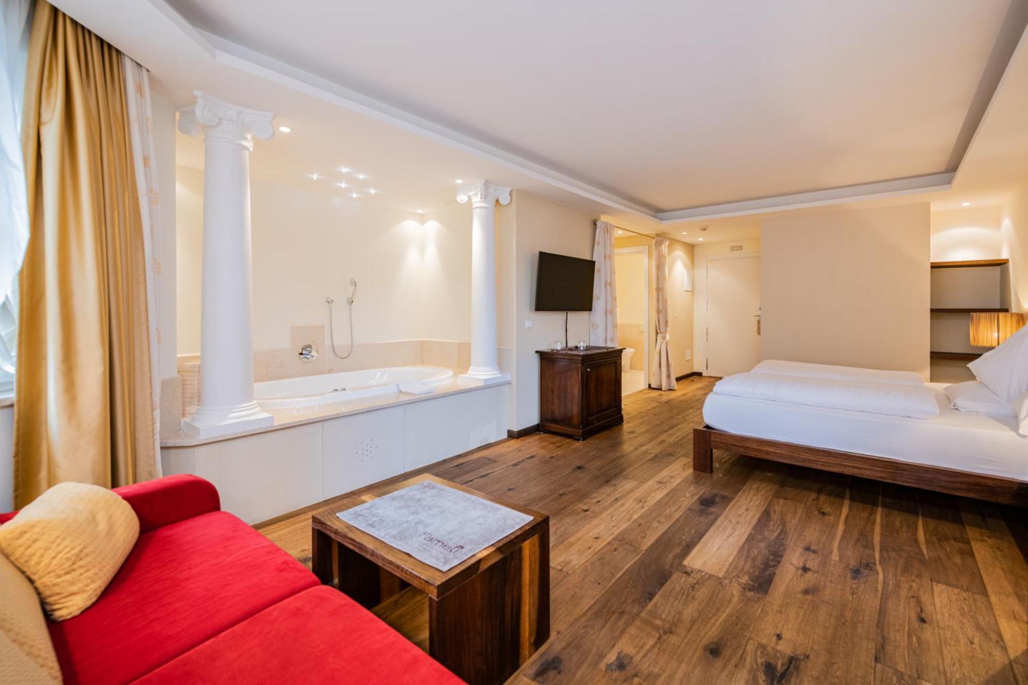Hotel Fameli Olang Oda fotoğraf
