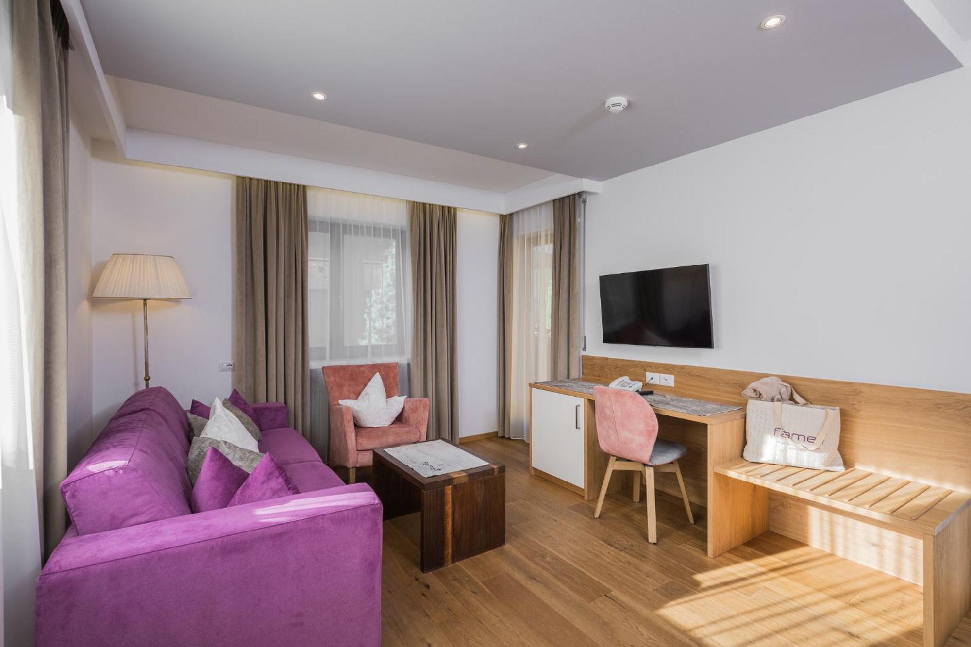 Hotel Fameli Olang Oda fotoğraf