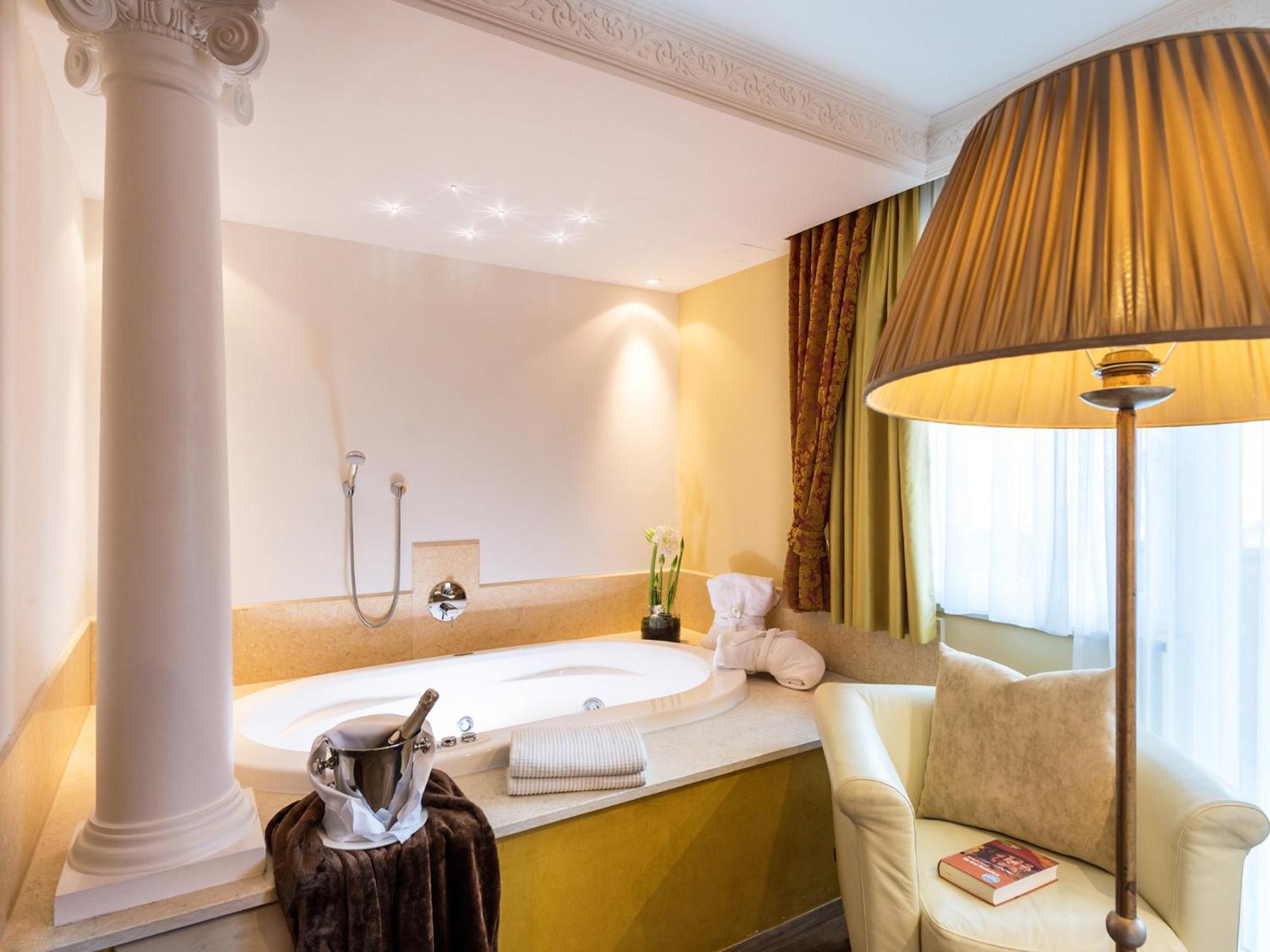 Hotel Fameli Olang Oda fotoğraf