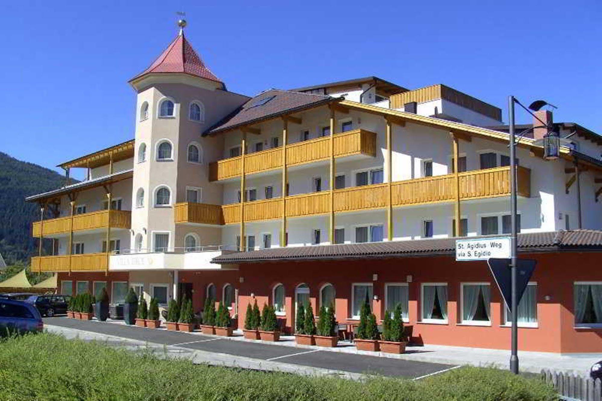 Hotel Fameli Olang Dış mekan fotoğraf